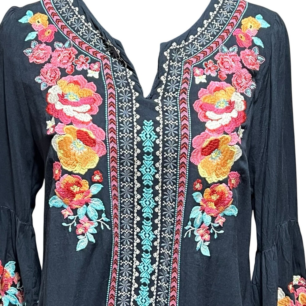 Andree By Unit Floral Embroidered Tunic Top Size Small Boho Bell Sleeves Black - Picture 3 of 10